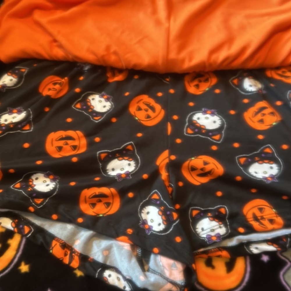 Hello kitty shorts - Picture 2 of 3